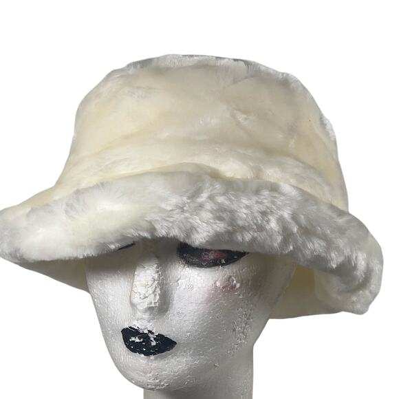 Nine West White Cream Faux Fur Cloche Hat Satin Lining Circumference Rim 23" - Picture 1 of 16